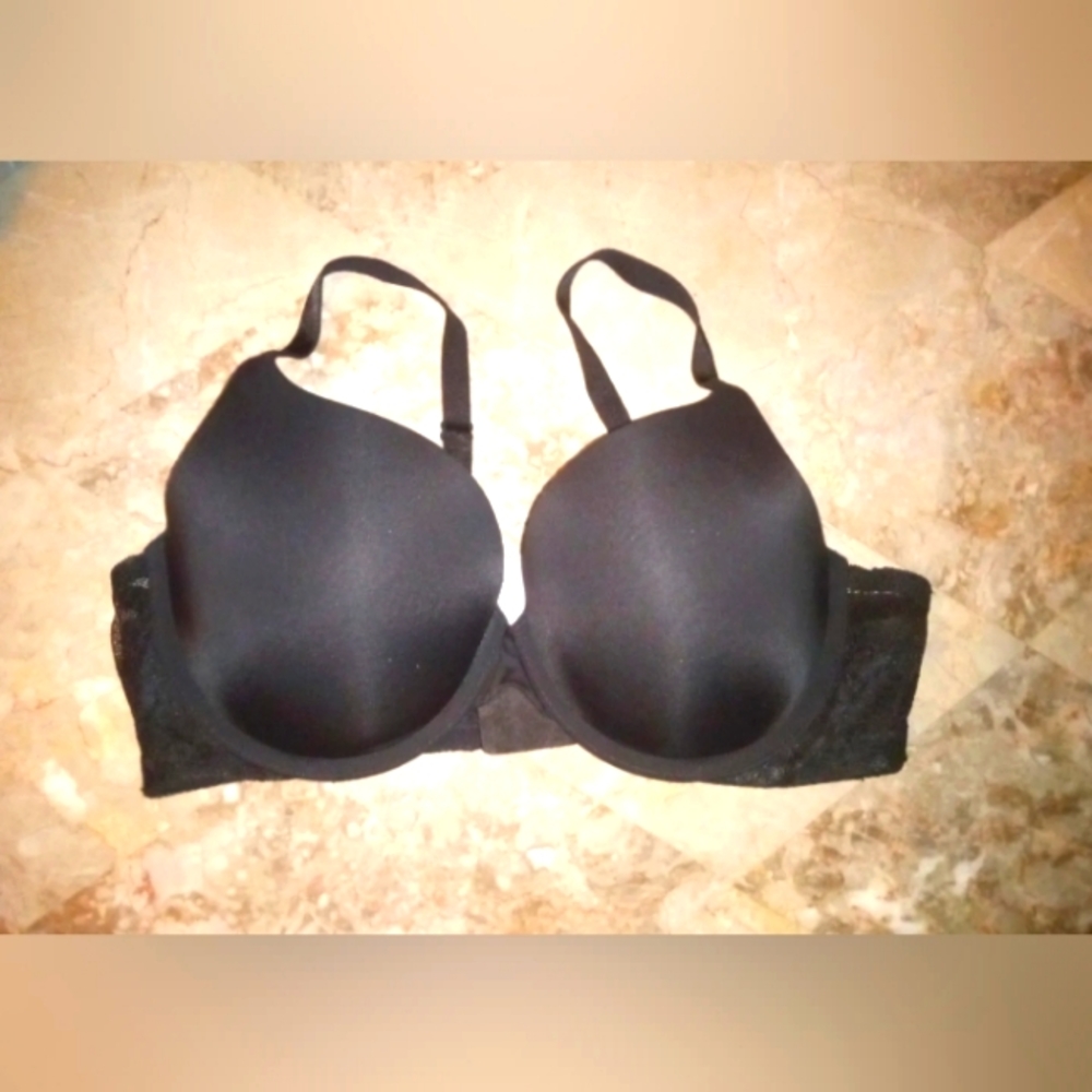 Victoria's Secret T Shirt Push Up Full Coverage  Black Bra 36C